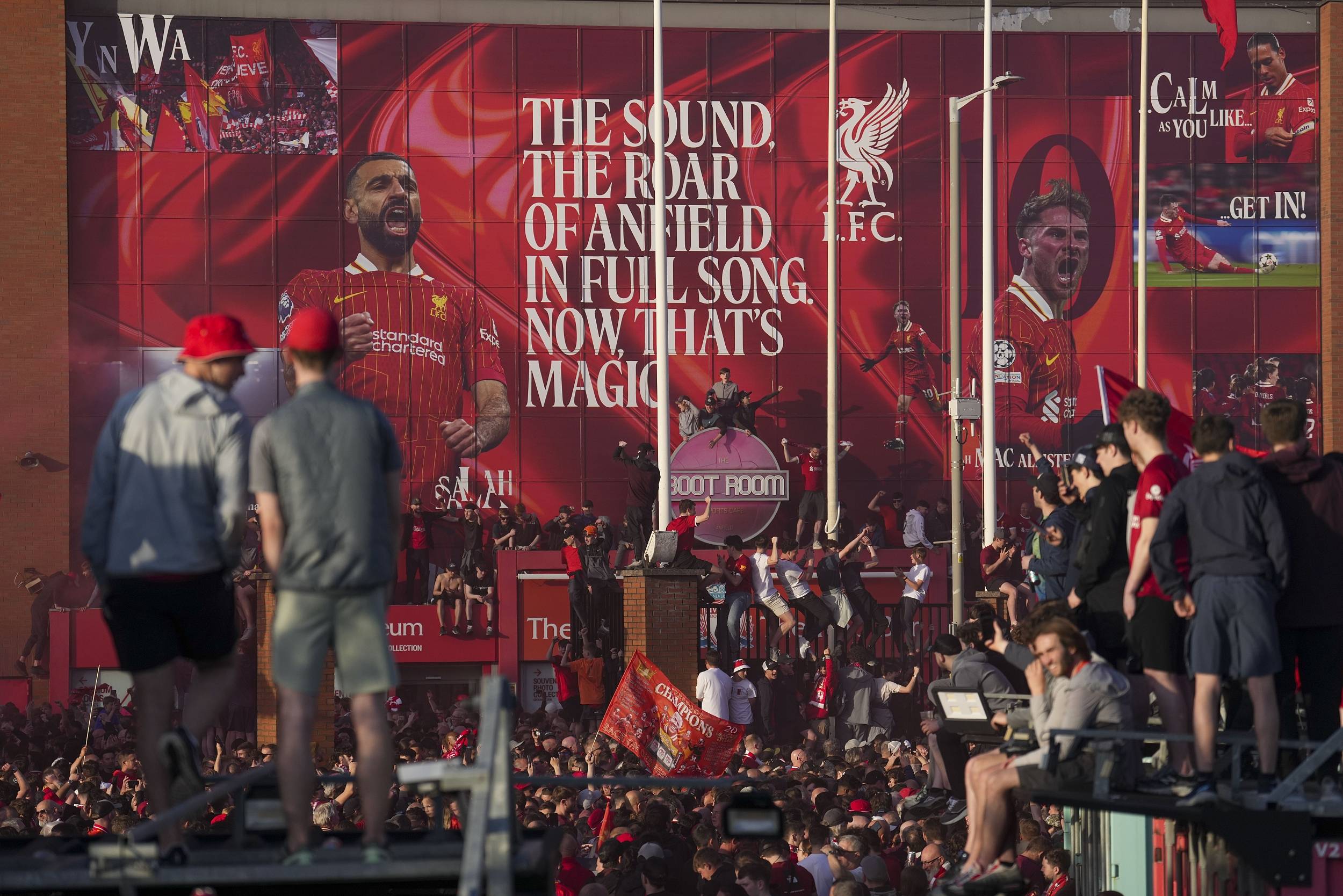 od体育网址-顶尖球队激战中夺魁排名激烈翻转